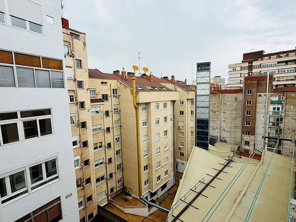 Aed - Bright Apartment with Patio in Valladolid