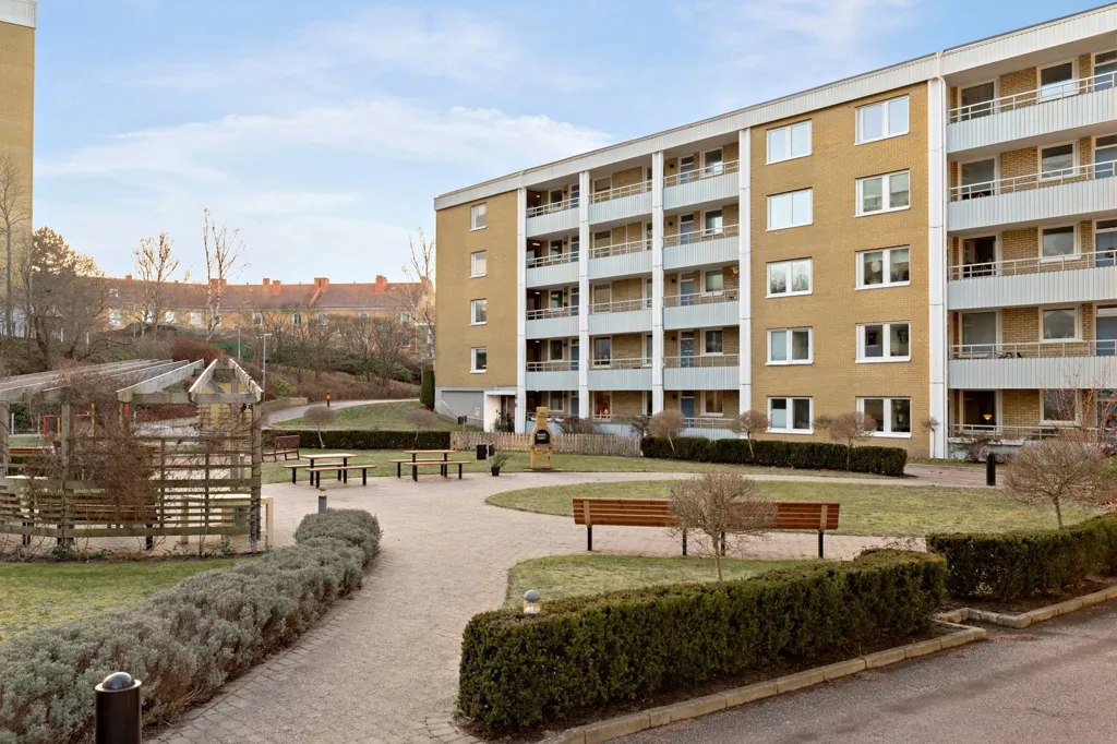 Giardino - Apartment with West-Facing Balcony in Göteborg