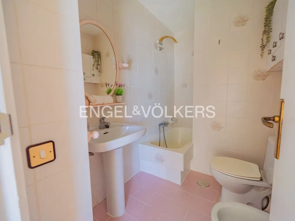 Bathrooms - Beachfront Apartment with Sea View in El Campello