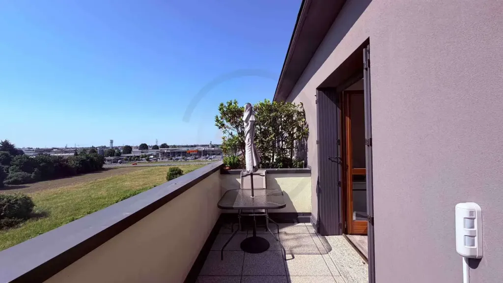 Rõdu - Luxury Triplex with Terraces in Mariano Comense