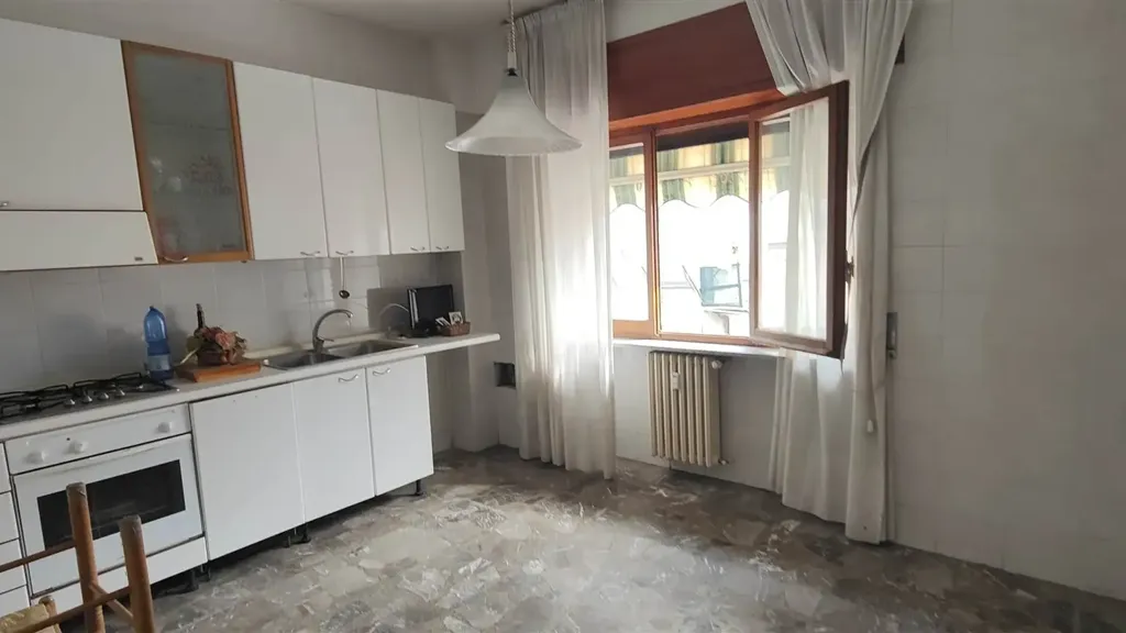 Köök - Spacious Apartment with Balconies in Cosenza