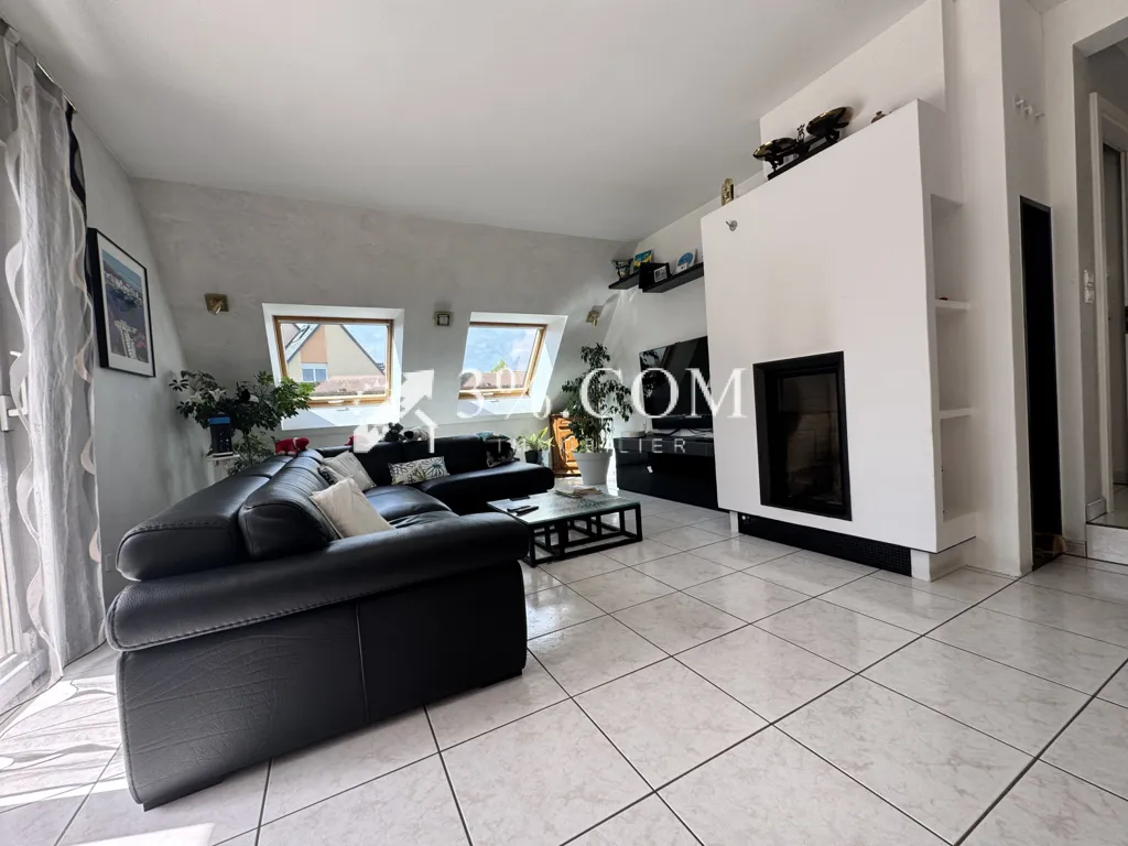 Séjour - Maison Contemporaine avec Piscine à Olwisheim