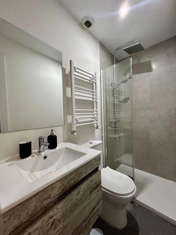 Vannitoad - Furnished Studio with Balcony in Embajadores