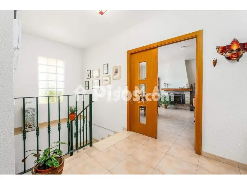 Esik - Chalet with Garden in La Nucía