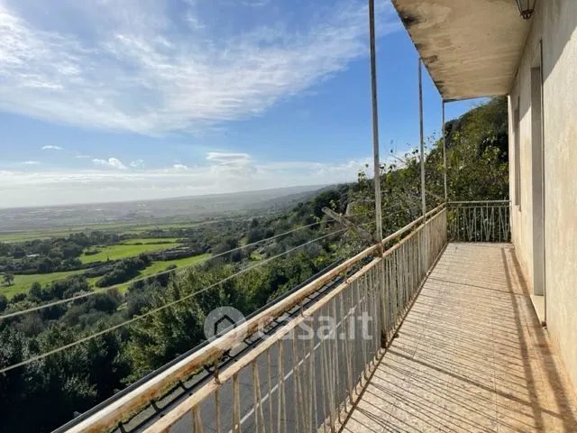 Balcon - Ground Floor Apartment with Garden in Macomer