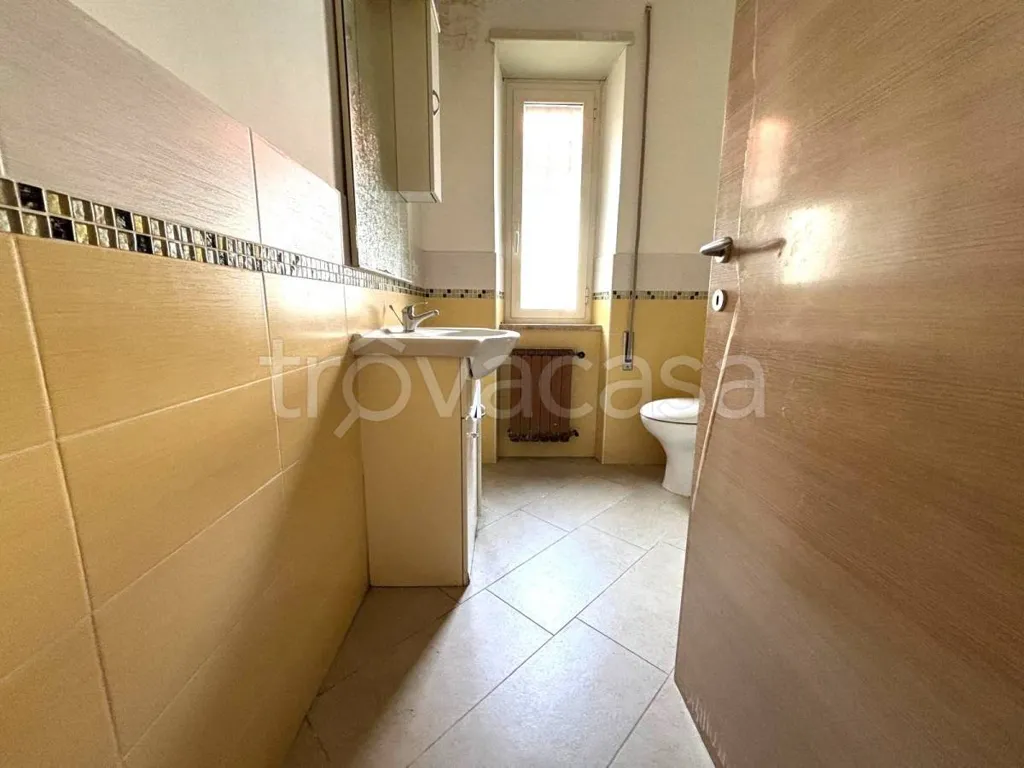 Salles de bain - Apartment with Balcony in Aprilia