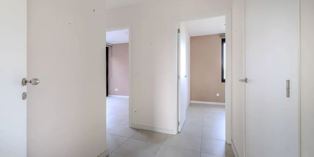 Esik - Energy-Efficient Apartment with Terraces in Kessel