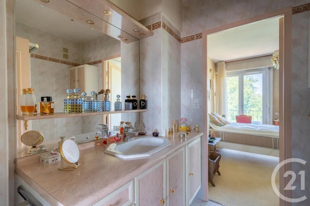 Bagni - 3-Bedroom Flat with Park View in Albi Centre