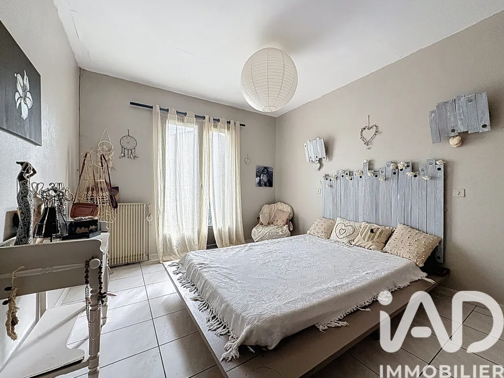 Chambres - Maison de Plain-Pied avec Jardin à Quarante