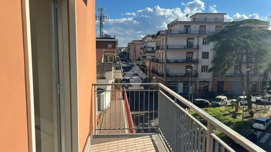 Rõdu - Modernised Apartment with Balcony in Giarre