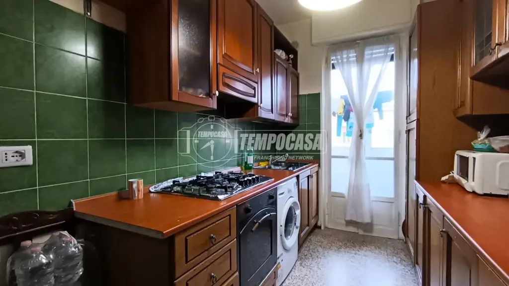 Cuisine - Four-Room Apartment with Balcony in Biella
