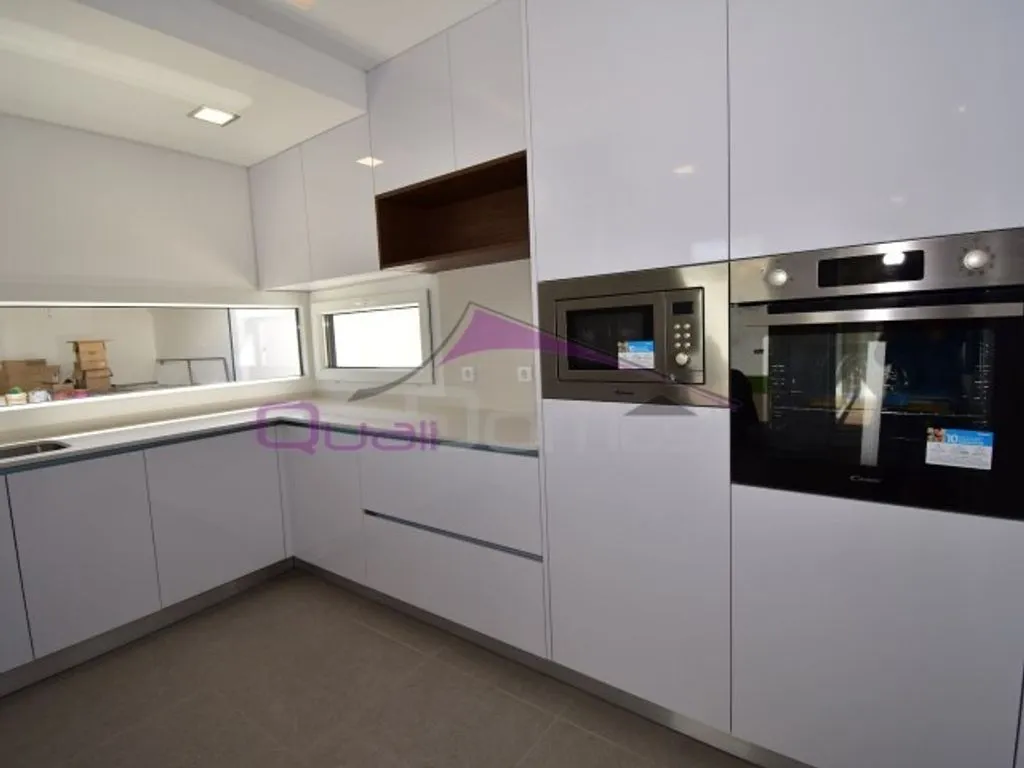 Kitchen - Modern Villa with Pool in Entroncamento