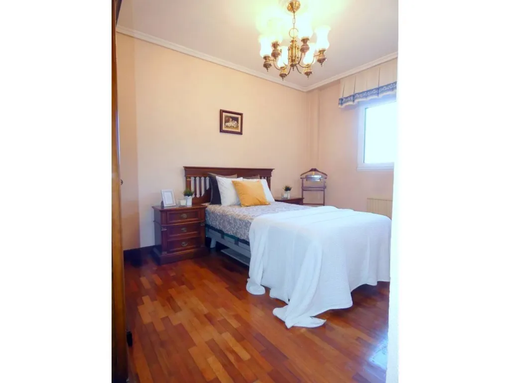 Magamistoad - Flat with Garage in Calle de Karmelo