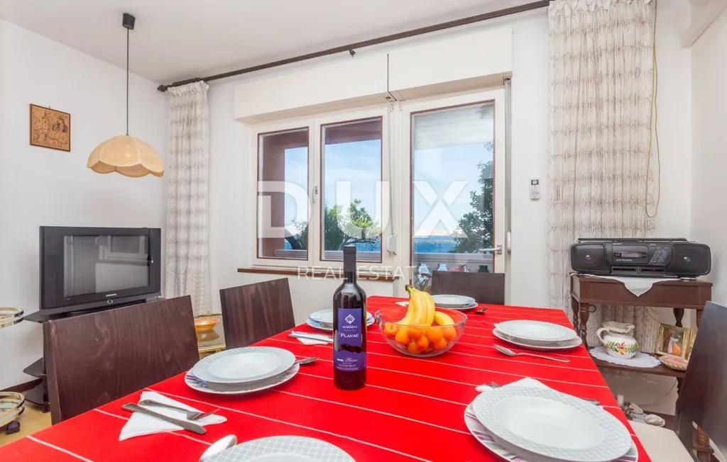 Söögituba - Two-Unit House with Sea View in Karlobag