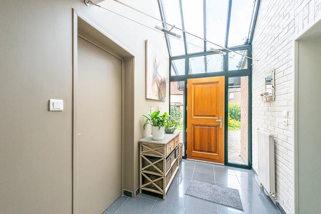 Entrée - Maison d'Architecte avec Jardin à Brillon