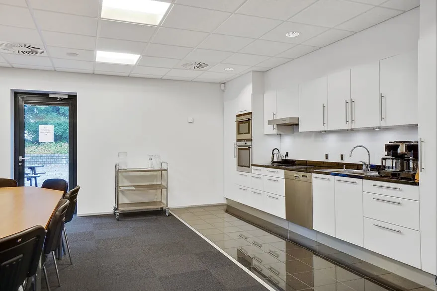 Sala da pranzo - Office Space with Air Conditioning in Central Location