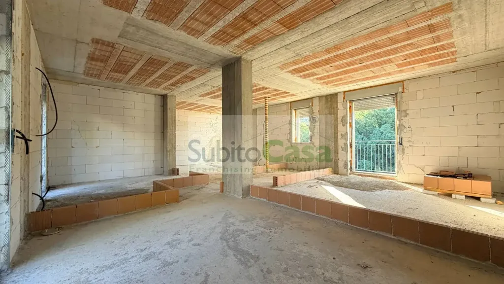 Pièces - New Apartment with Balcony in Turrivalignani
