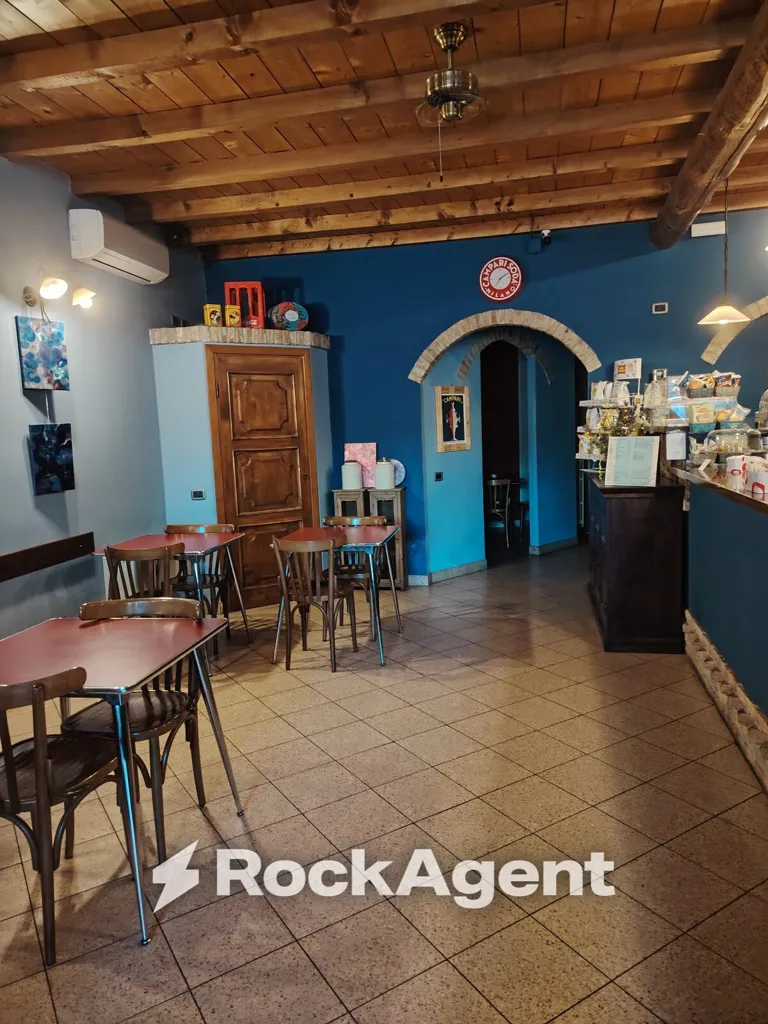 Sala da pranzo - Attività commerciale con bar e tabaccheria a San Pietro, Pavia