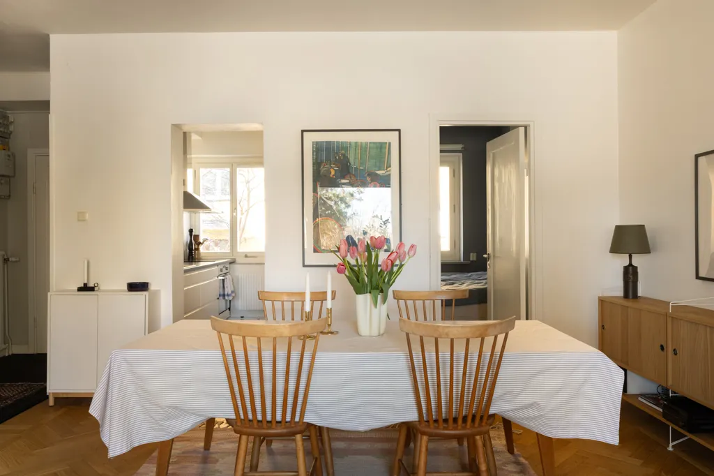 Söögituba - Apartment with Through-Light in Alvik