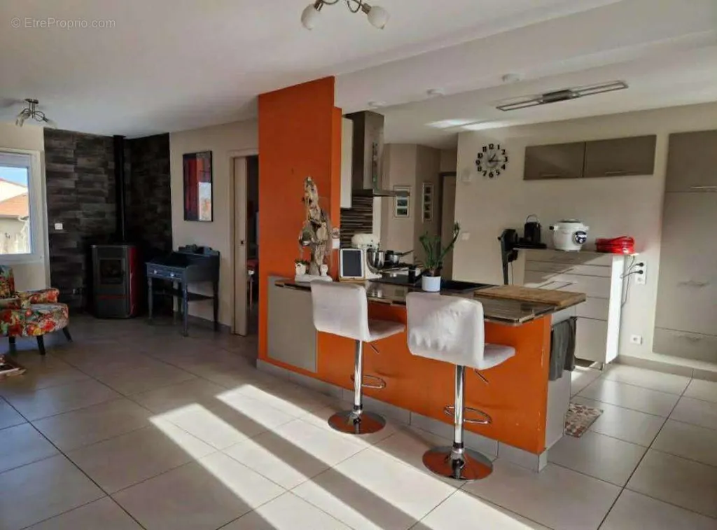 Maison 7 pièces à Menetrol