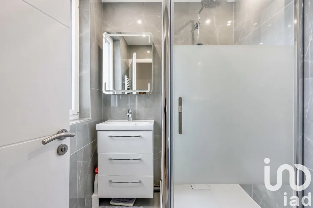 Salles de bain - Villa Luxueuse avec Jardin à Saint-Maur-des-Fossés