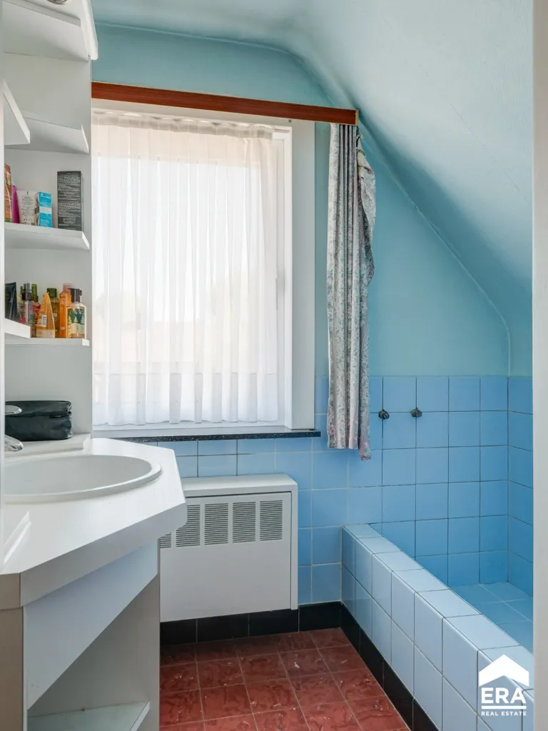 Salles de bain - Maison Caractéristique avec Hangar à Geetbets