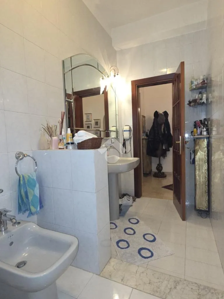 Vannitoad - 3-Bedroom Apartment with Balcony in Bari