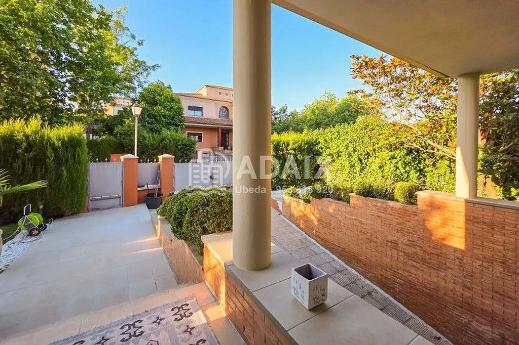 Terrace - Chalet with Pool in Baeza, Jaén