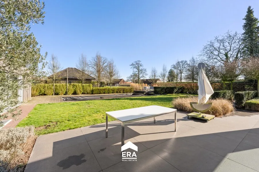 Aed - Energy-Efficient House with Poolhouse in the Area