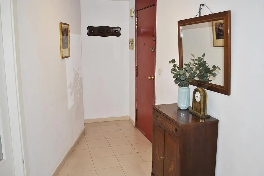 Esik - Apartment with Balcony in Los Bermejales