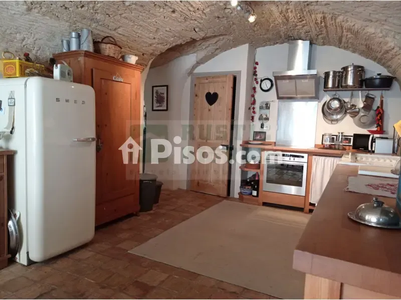 Köök - Rustic House with Patio near Ventalló