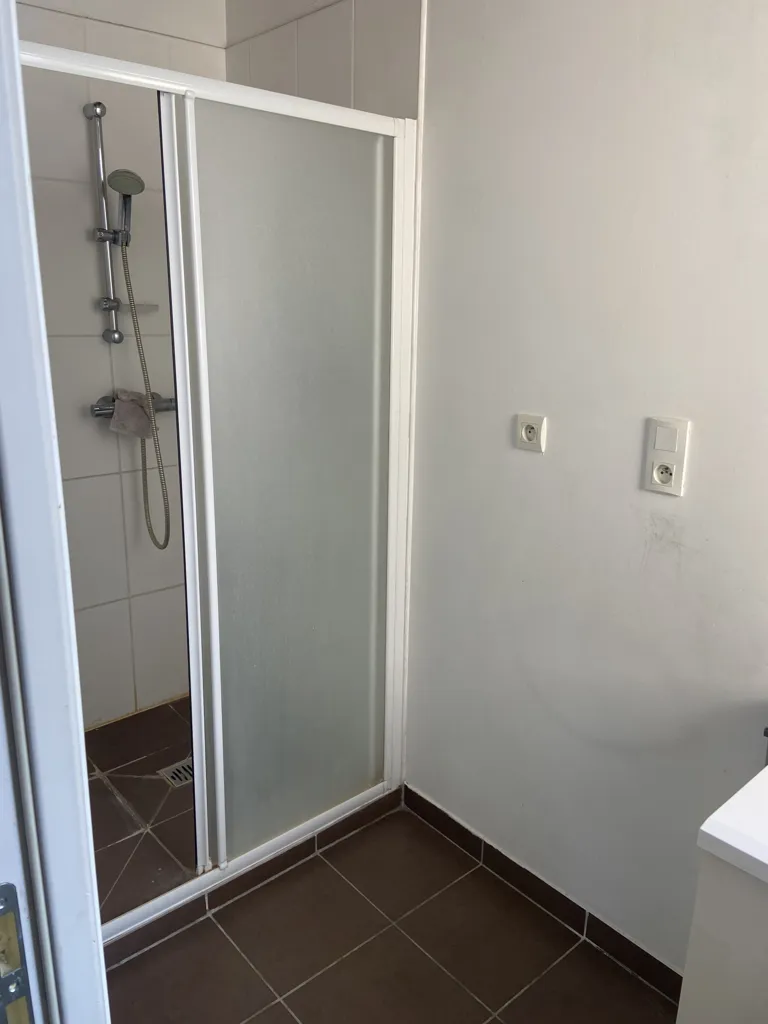 Bagni - City Centre Flat with Two Bedrooms
