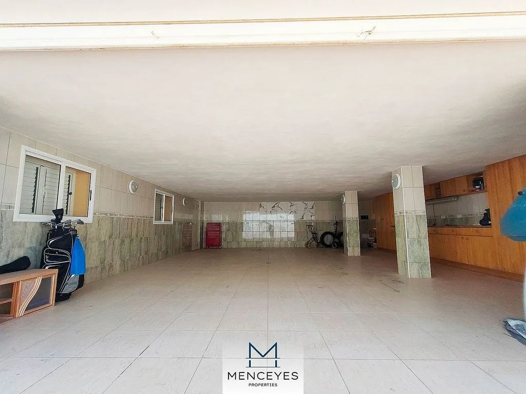 Garaaž - Villa with Pool and Terrace in Callao Salvaje