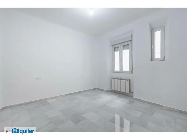 Rooms - Modern Flat with Lift in Granada