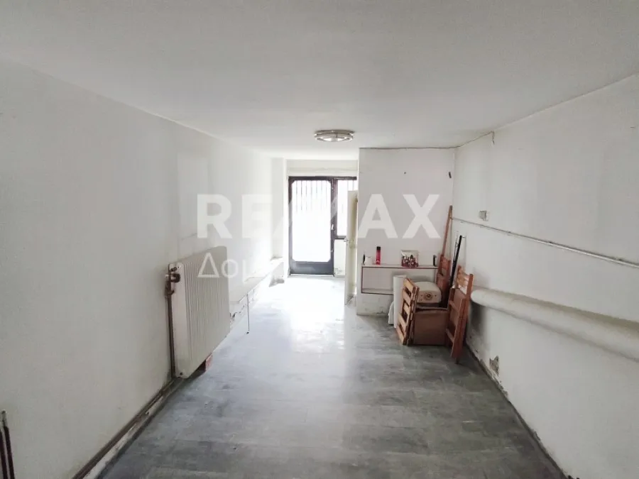 Garage - Retail Unit with High Visibility in Volos