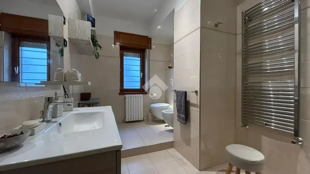 Bagni - South-Facing Apartment with Balcony in Cosenza