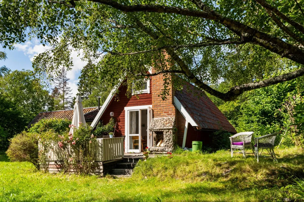 Giardino - House with Seafront Plot on Blidö