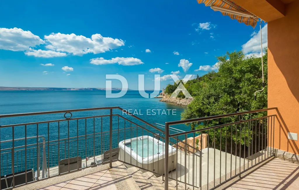 Terrass - Two-Unit House with Sea View in Karlobag