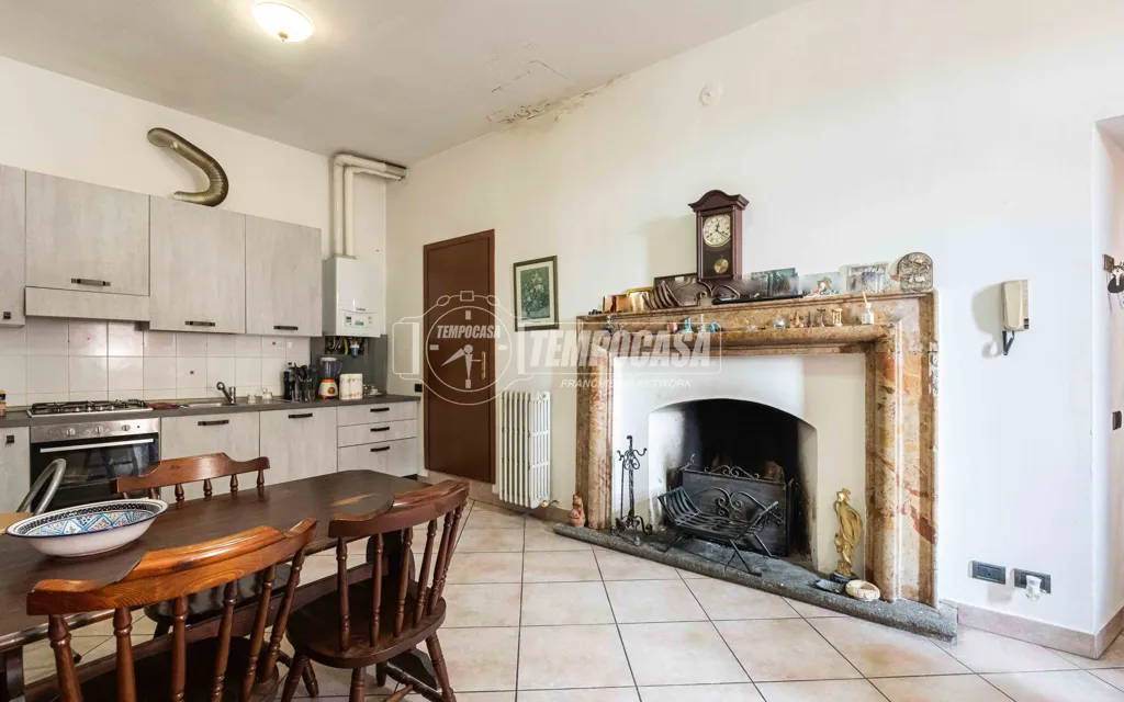 Cucina - Bright Trilocale with Loggia in Bosisio Parini