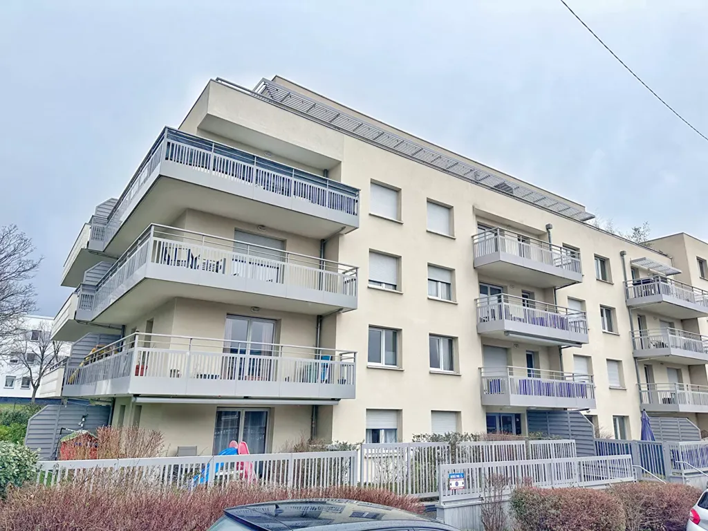 Exterior - Modern Apartment with Terrace in Champfleuri