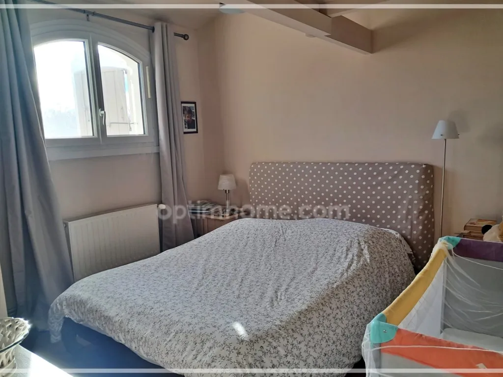 Chambres - Maison avec Piscine et Bureau à Montélimar