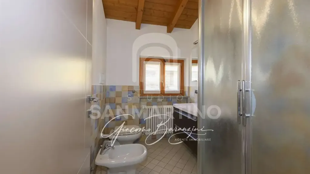Salles de bain - Villa with Garden in Travedona-Monate
