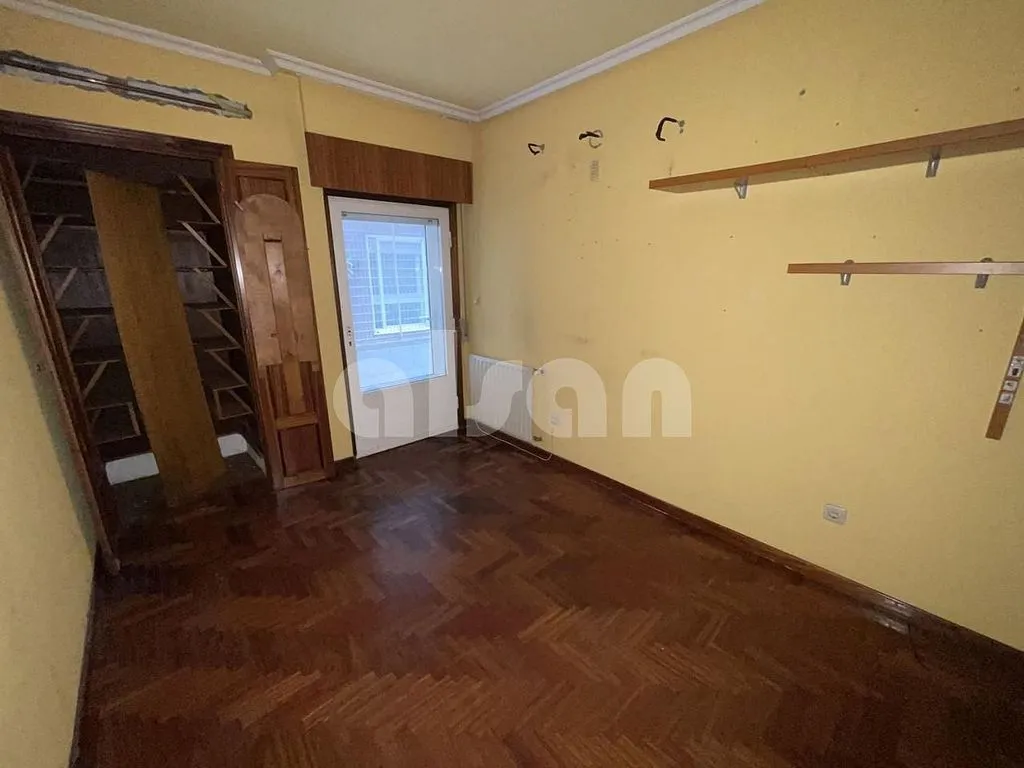 Pièces - Apartment with Large Windows in Vigo