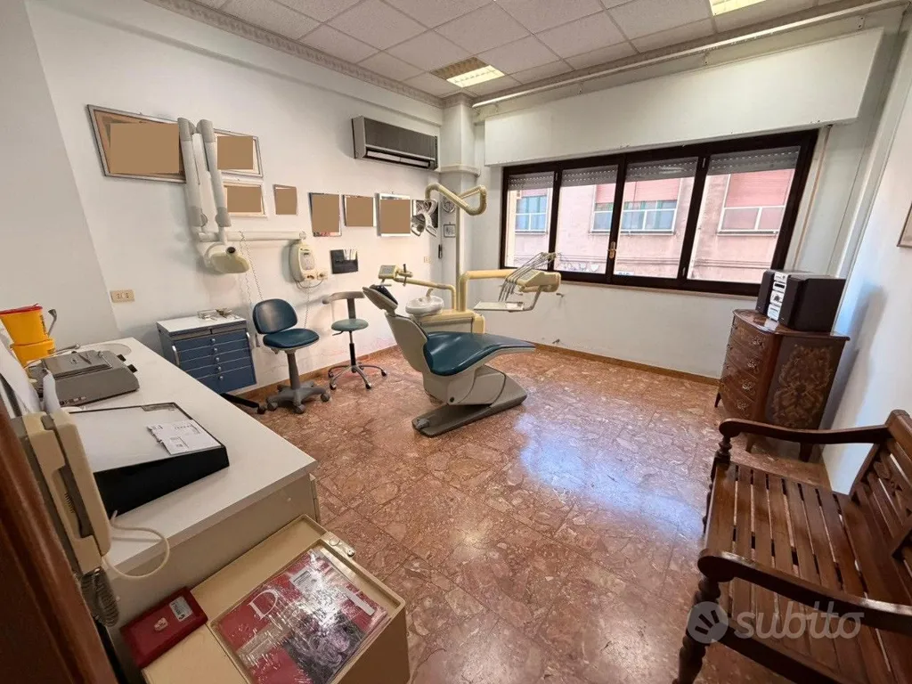 Office - Apartment with Private Courtyard in City Centre