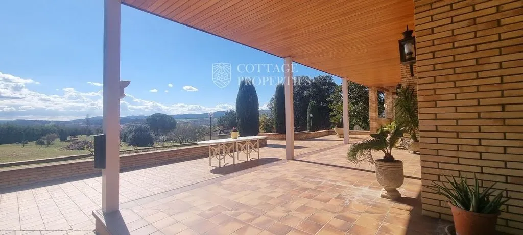 Terrass - Luxury Villa with Lake View in Pla de l'Estany