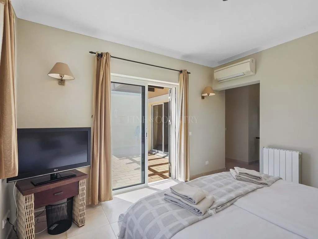 Magamistoad - Luxury Villa with Golf Views in Estômbar
