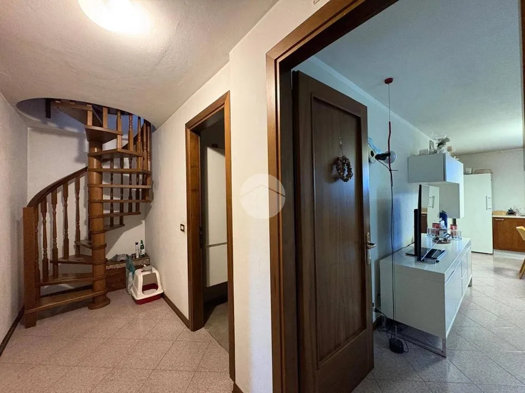 Esik - 3-Bedroom Apartment with Balcony in Vigonza