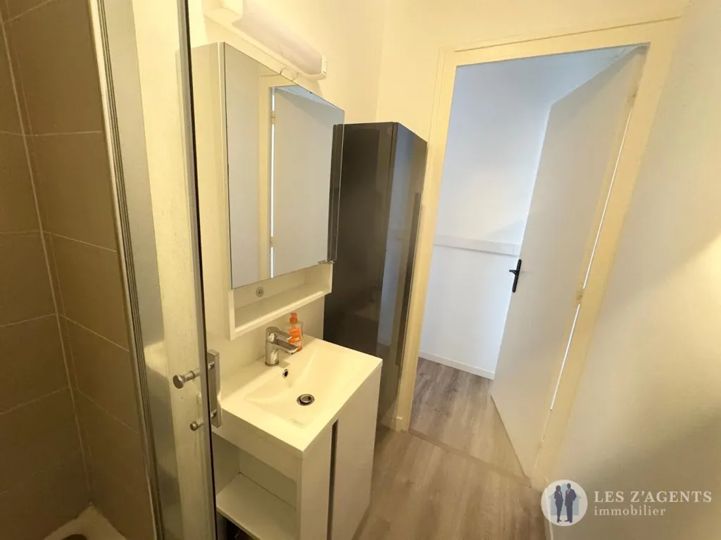 Salles de bain - Appartement T4 Meublé à Saint-Martin-d'Hères