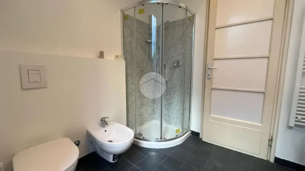 Vannitoad - Spacious Apartment with Balcony in Milan