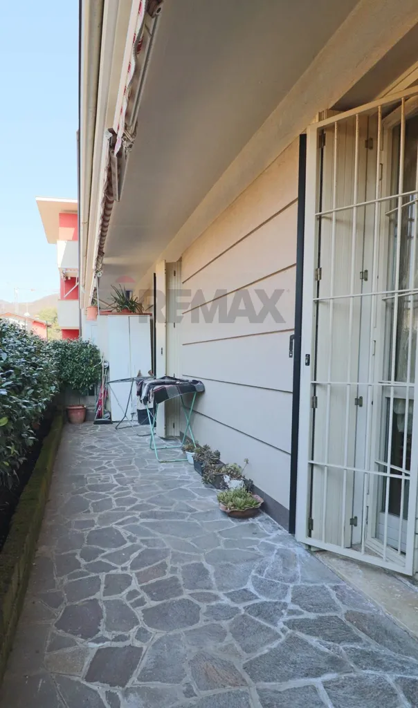 Terrasse - Spacious Ground Floor Flat with Terrace in Quiet Area